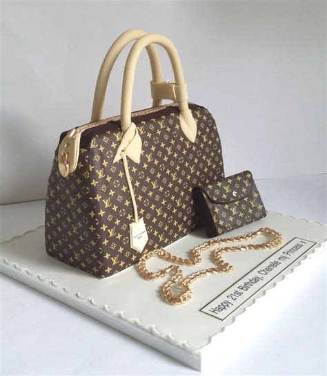 Tutorial: Louis Vuitton Cake .